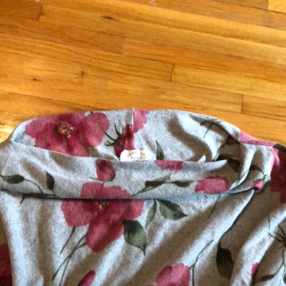 Boat collar, Gray, pink flower, sweater - Picture 3 of 5